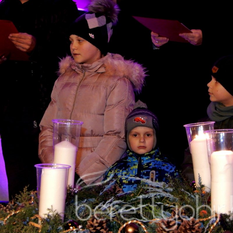 Fellobbant a szeretet lángja is 23